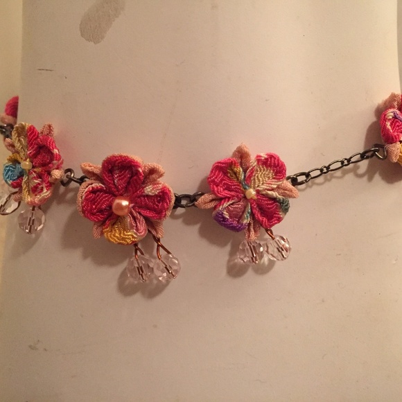 Ankle bracelet with fabric flowers & beads - Picture 3 of 3